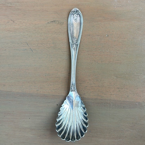 Antique 1847 ROGERS BROS A1 "OLIVE" SILVERPLATE SUGAR SHELL SPOON - Picture 3 of 6